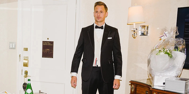 “I Need a Dozen Oysters and Then I’m Ready to Roll”: Alexander Skarsgård on the Met Gala 2023 and Succession’s “Cas-Cock” Style